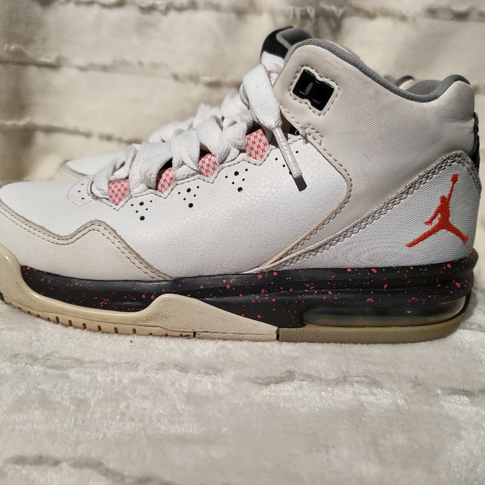 Jordan flight    women's size 5 or 3.5 youth